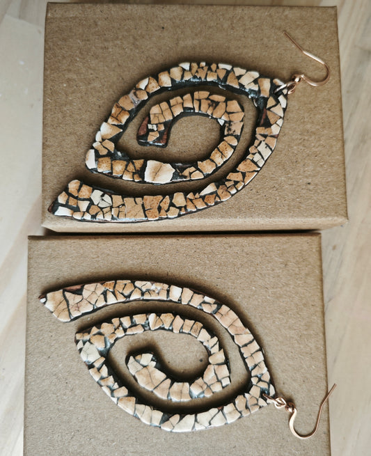 Boucles spirales en coquille d'oeuf